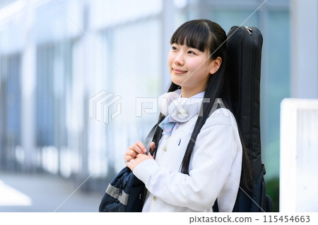 背著吉他的女高中生 115454663