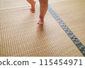 Child's feet on a tatami mat 115454971