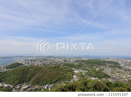 從日野山公園眺望下關市、彥島、關門海峽和日本海 從日野山公園眺望下關市、彥島、關門海峽和日本海 115455107