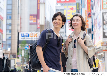 Foreign tourist couple traveling in Tokyo (inbound) Foreign tourist couple traveling in Tokyo (inbound) 115455178
