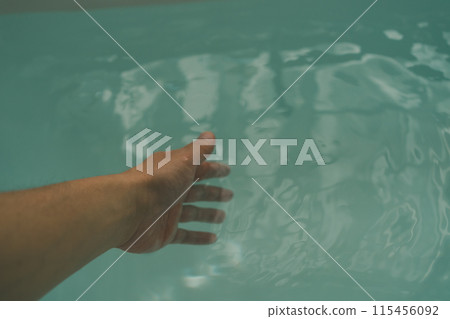 Check the temperature of the bath water 115456092