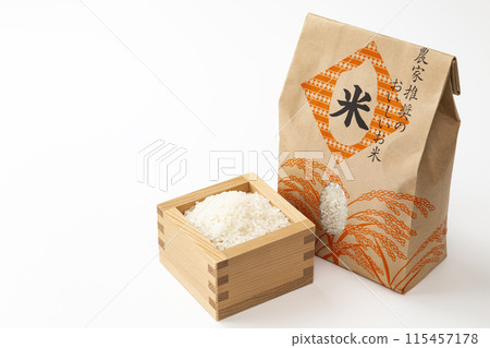 白色背景上的白飯 115457178