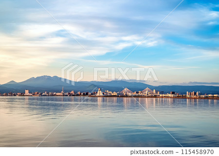 [Aomori Port: Aomori Bay Area] Panoramic view of Aomori Bay Area in the early morning 115458970