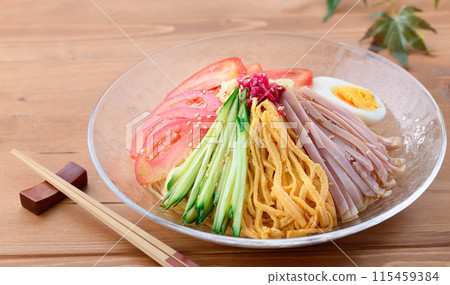 Summer dish: chilled Chinese noodles served on a cool transparent plate 115459384