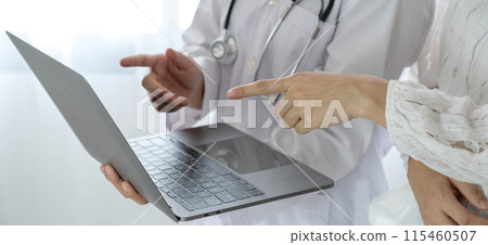 Female doctors who treat patients make an appointment to listen to the results after a physical examination and explain medical information and diagnose the disease. Medical concepts and good health Female doctors who treat patients make an appointment to listen to the results after a physical examination and explain medical information and diagnose the disease. Medical concepts and good health 115460507