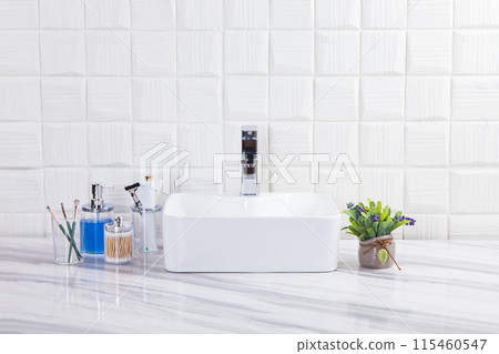 居家使用的浴室用品 居家使用的浴室用品 115460547