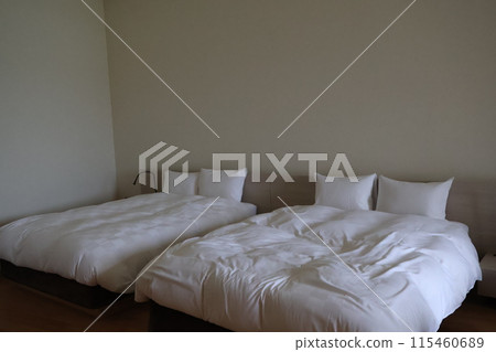 Hotel bedroom scene with bed 115460689