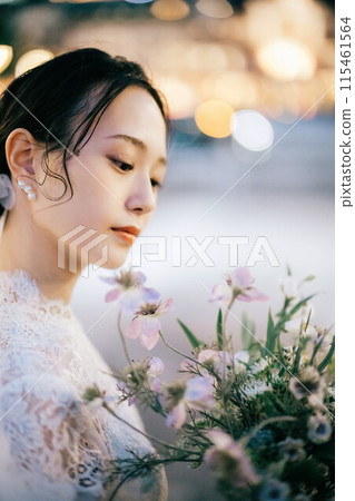 Tokyo Station at night and the bride 115461564