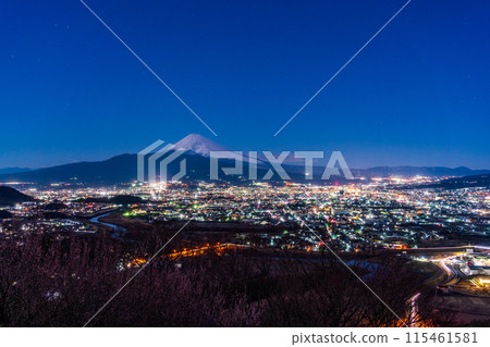 (靜岡縣)黎明前的三島市和富士山的路燈 (靜岡縣)黎明前的三島市和富士山的路燈 115461581