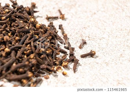 Dried clove spice on a gray stone background, macro 115461985