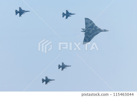 Vulcan B.2 bombers escorted by F-16 fighters 115463044