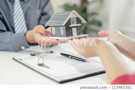 The real estate agent gives the house to a new owner's client after completing the signing of the lease and formally completing home insurance. Rental and insurance concepts The real estate agent gives the house to a new owner's client after completing the signing of the lease and formally completing home insurance. Rental and insurance concepts 115463261
