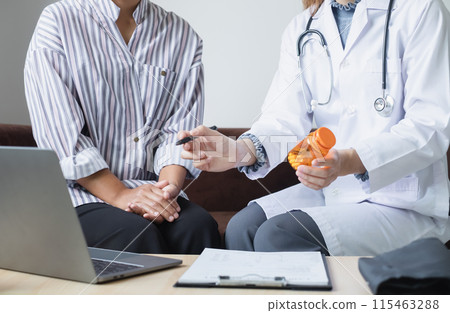 Female doctors who treat patients make an appointment to listen to the results after a physical examination and explain medical information and diagnose the disease. Medical concepts and good health 115463288