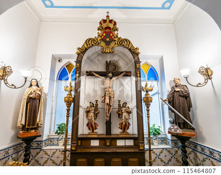The intricate golden interior of the Carmelite church Igreja do Carmo in the old town of Faro in Portugal 115464807