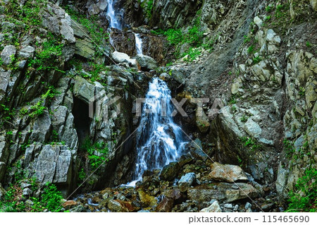 A waterfall flowing from Mount Houou in the Southern Alps A waterfall flowing from Mount Houou in the Southern Alps 115465690