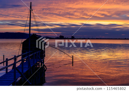 黃昏的多哥湖 115465802