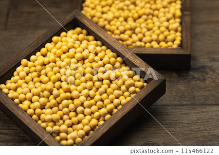 Wooden spoon, wooden box, soybeans 115466122