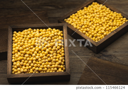 Wooden spoon, wooden box, soybeans 115466124