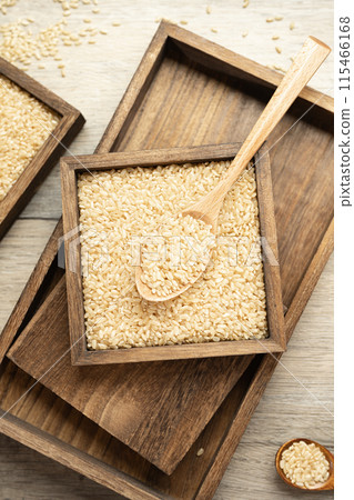 Brown rice in wooden box Brown rice in wooden box 115466168