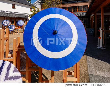 Spring event Kurashiki Haruyoi Akari: Denim-colored Japanese umbrellas (Kurashiki City, Okayama Prefecture) 115466359