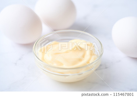 小盤子裡的蛋黃醬 115467801