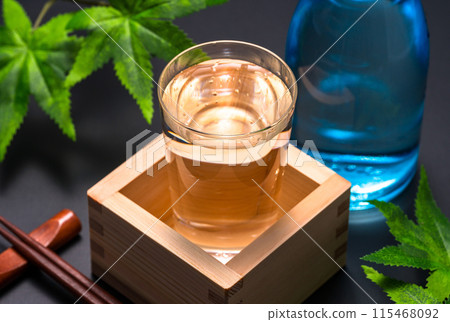 Image of chilled sake, sake and sake served in a wooden box 115468092