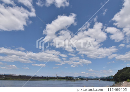 夏天的藍天白雲 115469405