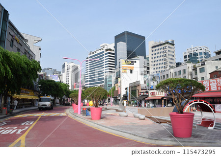 Hongdae street in Seoul, Korea Hongdae street in Seoul, Korea 115473295