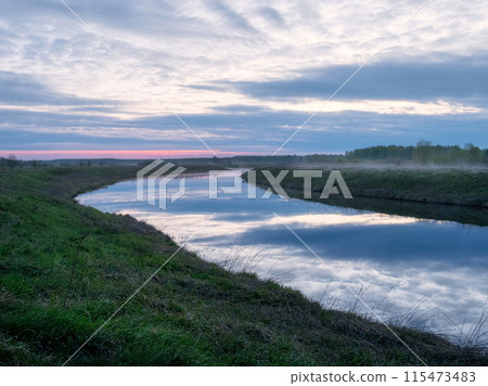 Reflection of the first rays of dawn sunlight in the river. 115473483