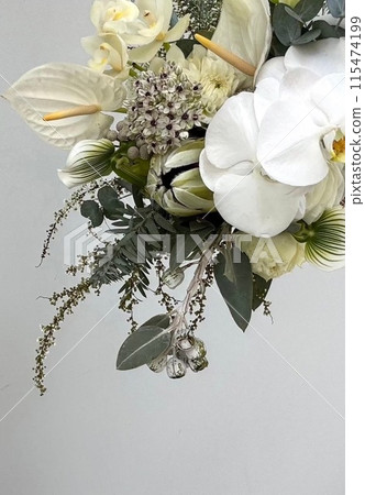 結合了野花和獨特花朵的花束 結合了野花和獨特花朵的花束 115474199
