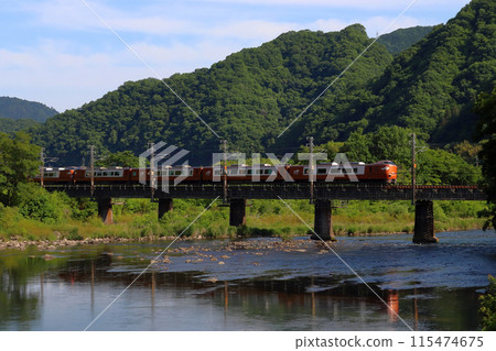 Hakubi Line Limited Express Yakumo train crossing the Takahashi River (New 273 Series train: Okayama ⇔ Izumo City) Hakubi Line Limited Express Yakumo train crossing the Takahashi River (New 273 Series train: Okayama ⇔ Izumo City) 115474675