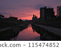 A river in a residential area dyed in the sunset 115474852