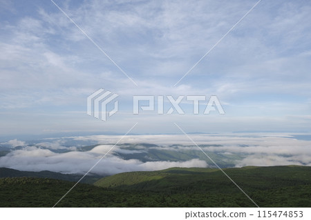 Spectacular views of the Tohoku mountains covered in a sea of clouds Spectacular views of the Tohoku mountains covered in a sea of clouds 115474853