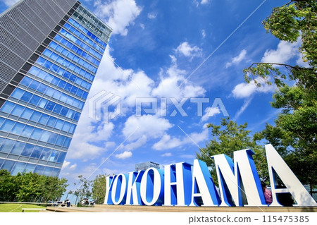 橫濱市,JR橫濱塔海空甲板上的市名紀念碑 橫濱市,JR橫濱塔海空甲板上的市名紀念碑 115475385