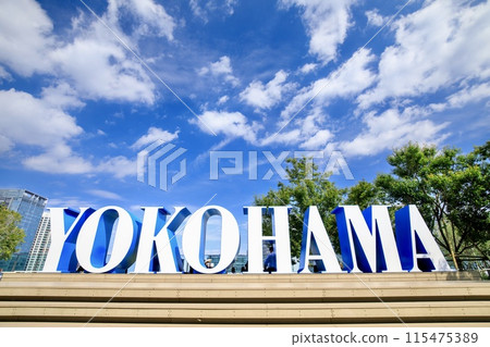 橫濱市，JR橫濱塔海空甲板上的市名紀念碑 115475389