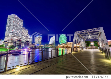 橫濱市,火車路上港一號橋的夜景 橫濱市,火車路上港一號橋的夜景 115476144