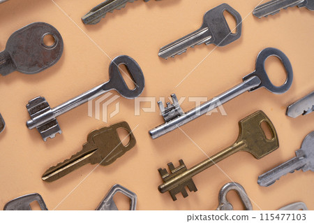 Key pattern. Background from different old keys. view from above. 115477103
