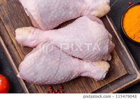 Raw chicken legs with salt, spices and herbs 115479048