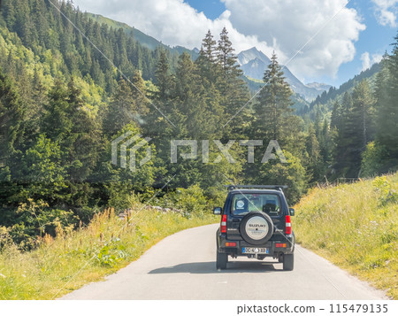 Randonnee crepuscule in the Vallee de Chaviere in Vanoise national park in France 115479135