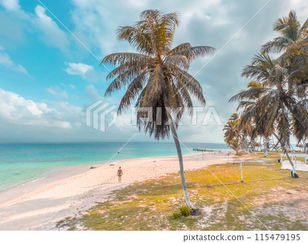 San Blas islands in Panama, tropical beach 115479195