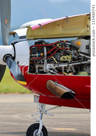 訓練飛機發動機艙 115480741