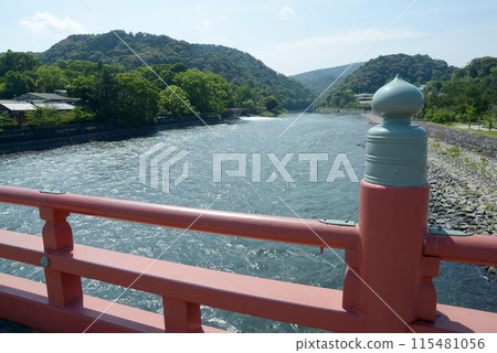 宇治觀光：從京都府宇治市朝霧橋眺望宇治川上游 115481056