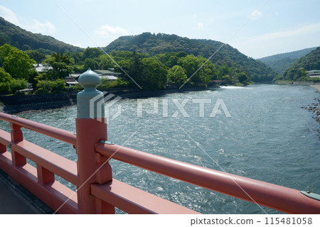 宇治觀光：從京都府宇治市朝霧橋眺望宇治川上游 115481058