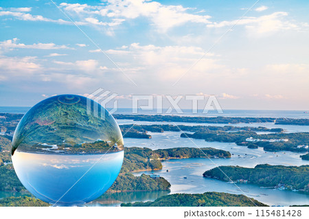 [從伊勢志摩橫山展望台看到的英虞灣風景（水晶球）] 三重縣志摩市英虞町鵜鶘方 115481428