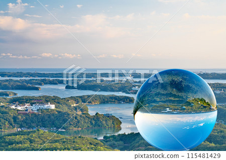 [從伊勢志摩橫山展望台看到的英虞灣風景（水晶球）] 三重縣志摩市英虞町鵜鶘方 115481429