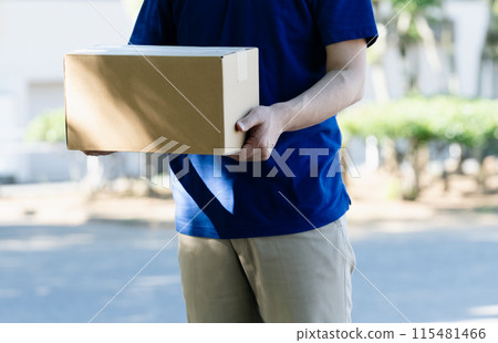 送貨員男性與行李 115481466