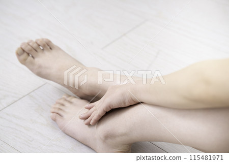 女腳【部分剪斷】 115481971