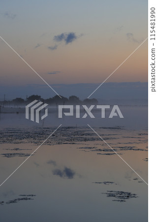 The lake surface dyed in the morning sun 115481990