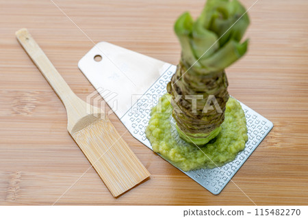 Genuine wasabi - grated with a grater in the shape of the Japanese character "no" - bamboo brush Genuine wasabi - grated with a grater in the shape of the Japanese character "no" - bamboo brush 115482270