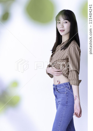 woman with tattoo woman with tattoo 115484241